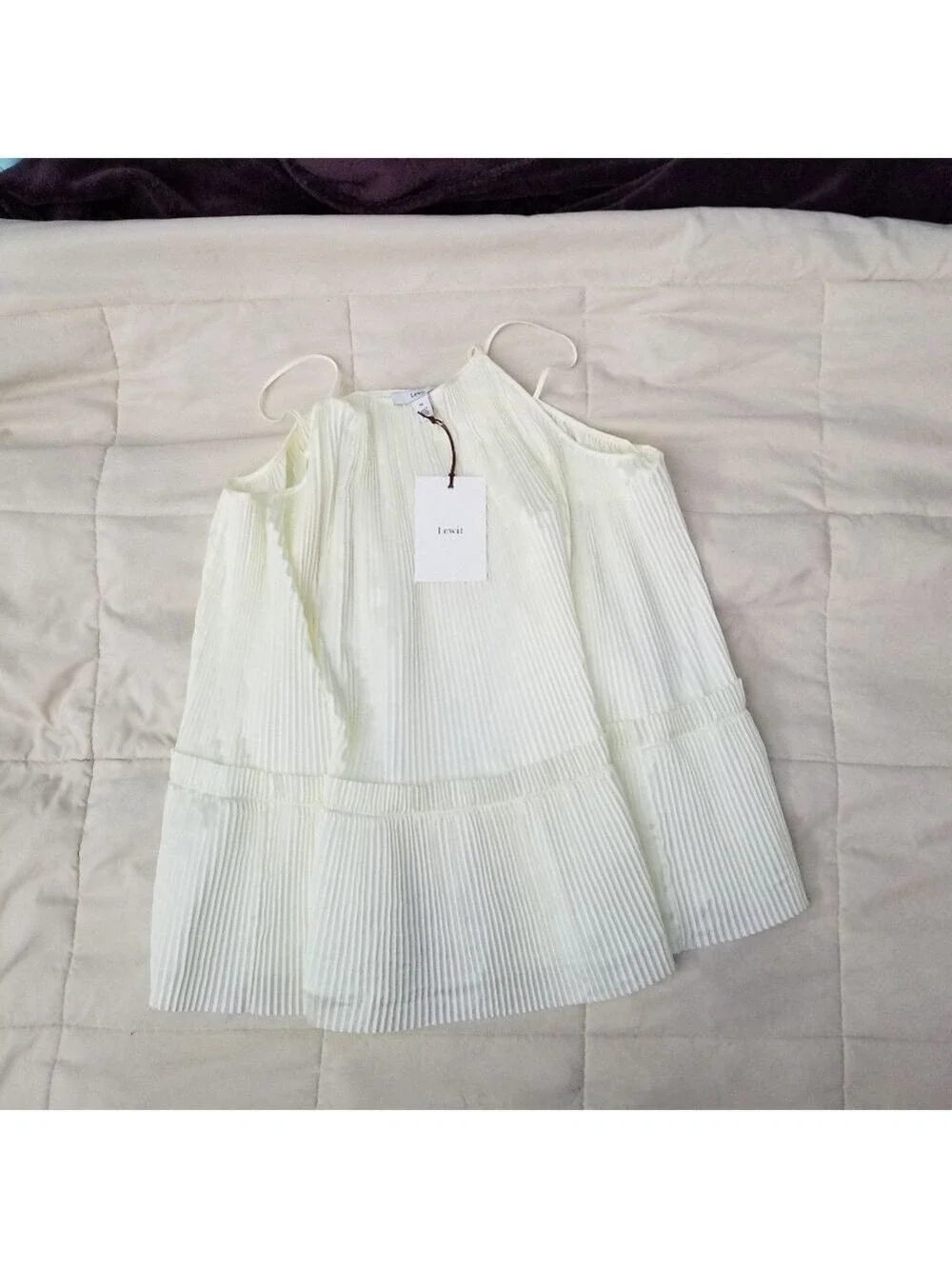 Lewit pleated swing